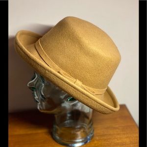 Lord & Taylor wool hat with a bow